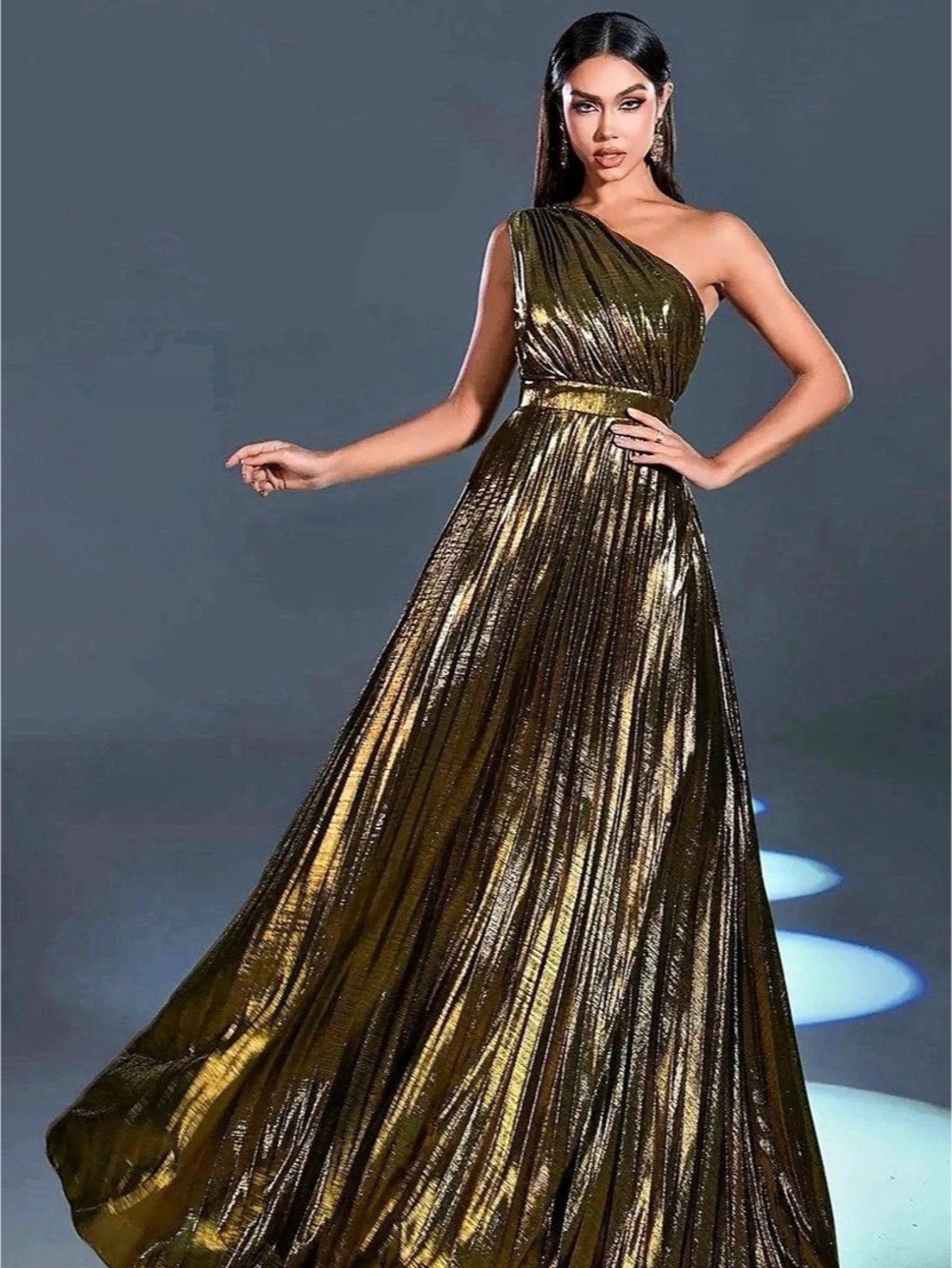 ✨ GLAMOROUS METALLIC GOLD EVENING GOWN ✨ - Picture 4 of 4